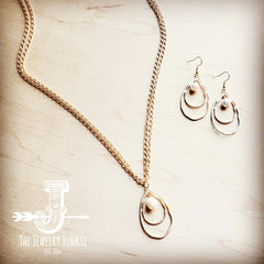 JJ Matte Gold Double Hoop Earrings with Pearl Dangle 203t